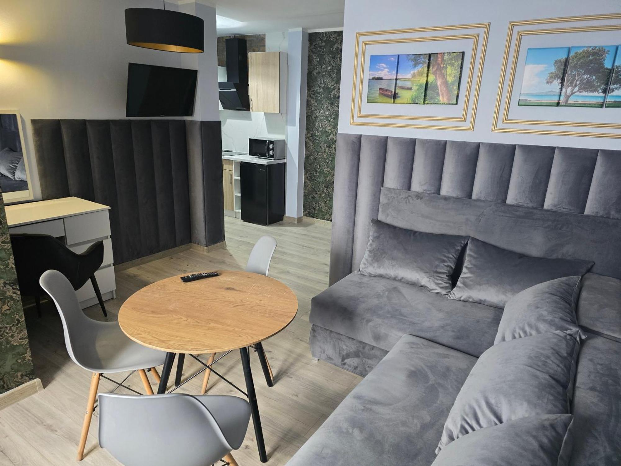 Eldom-noclegi, Kolejowa 15 Apartahotel