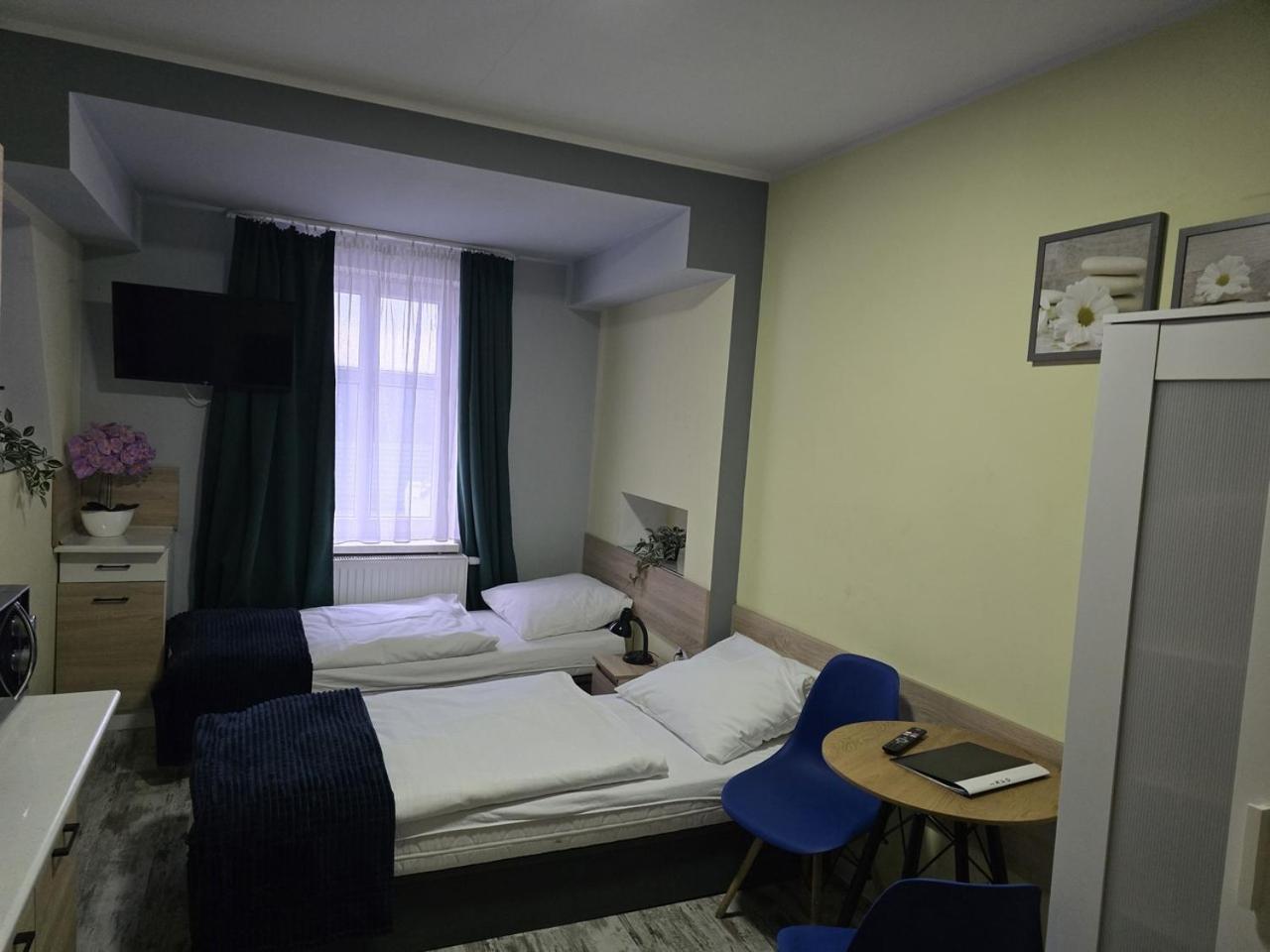Eldom-noclegi, Kolejowa 15 Apartahotel *