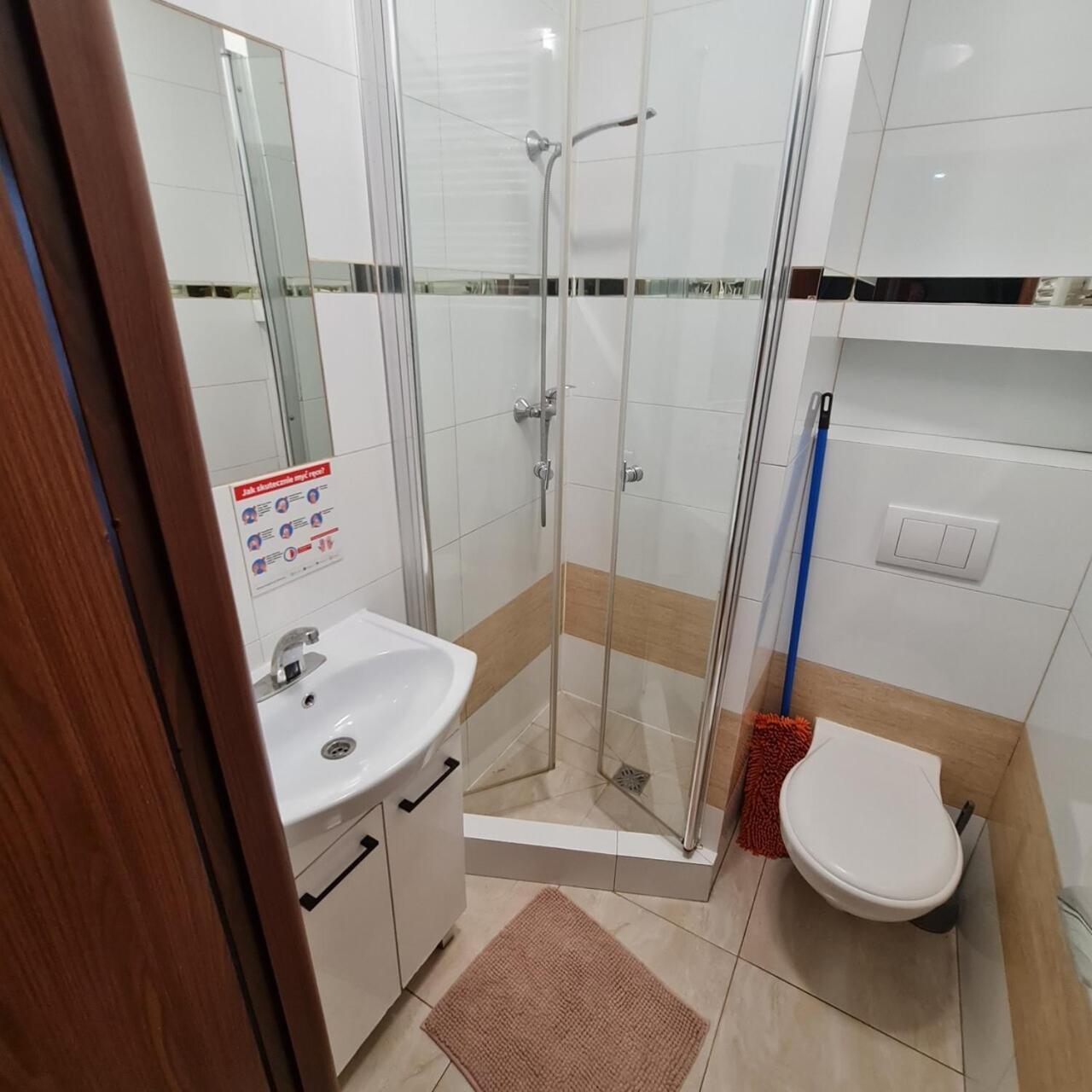 Apartahotel Eldom-noclegi, Kolejowa 15 *