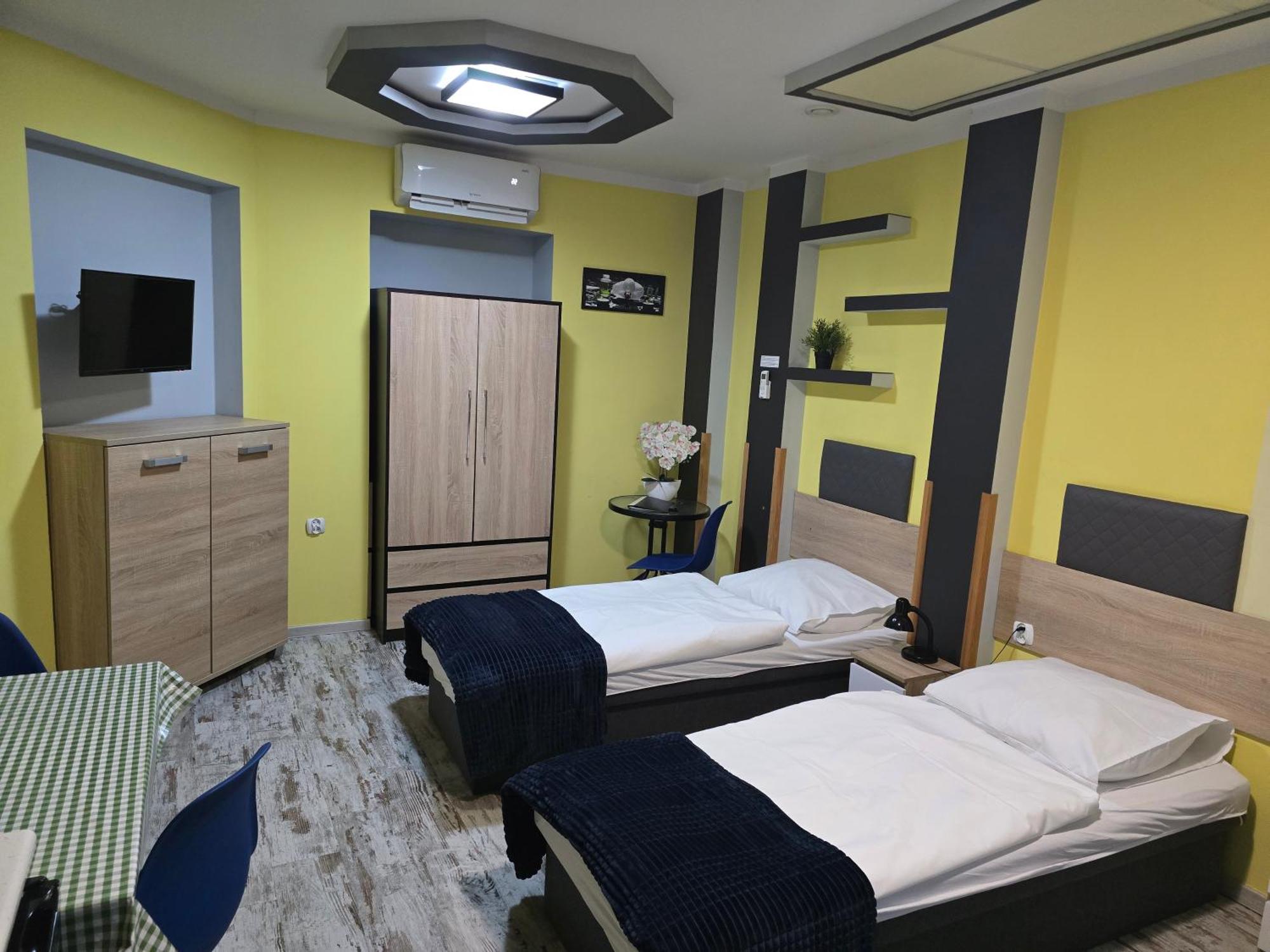Apartahotel Eldom-noclegi, Kolejowa 15