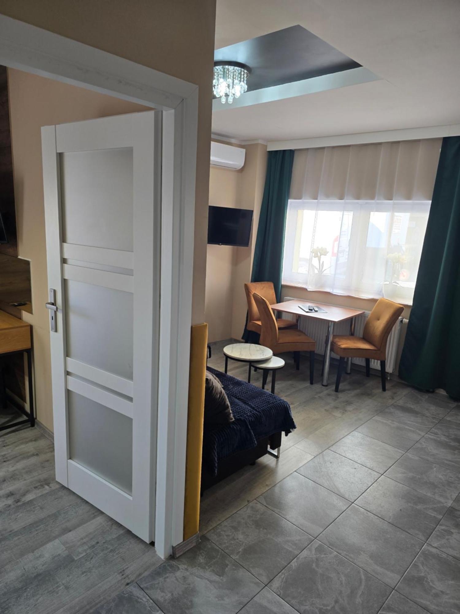 Eldom-noclegi, Kolejowa 15 Apartahotel