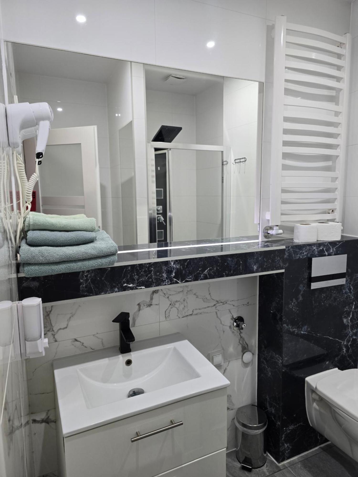 Apartahotel Eldom-noclegi, Kolejowa 15