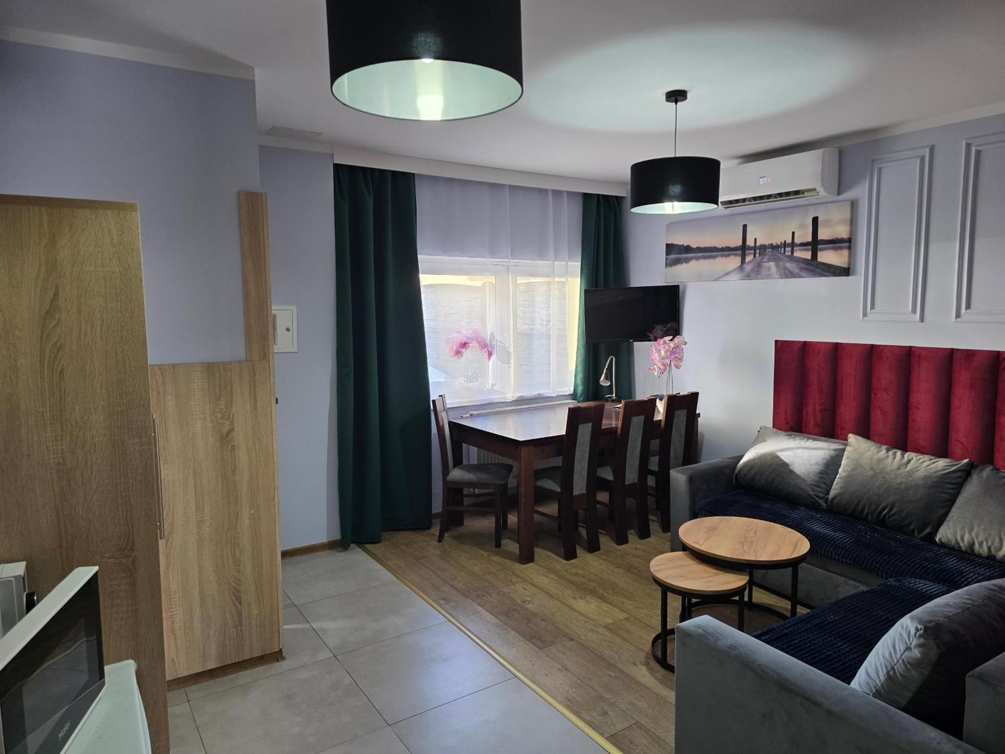 Eldom-noclegi, Kolejowa 15 Apartahotel *